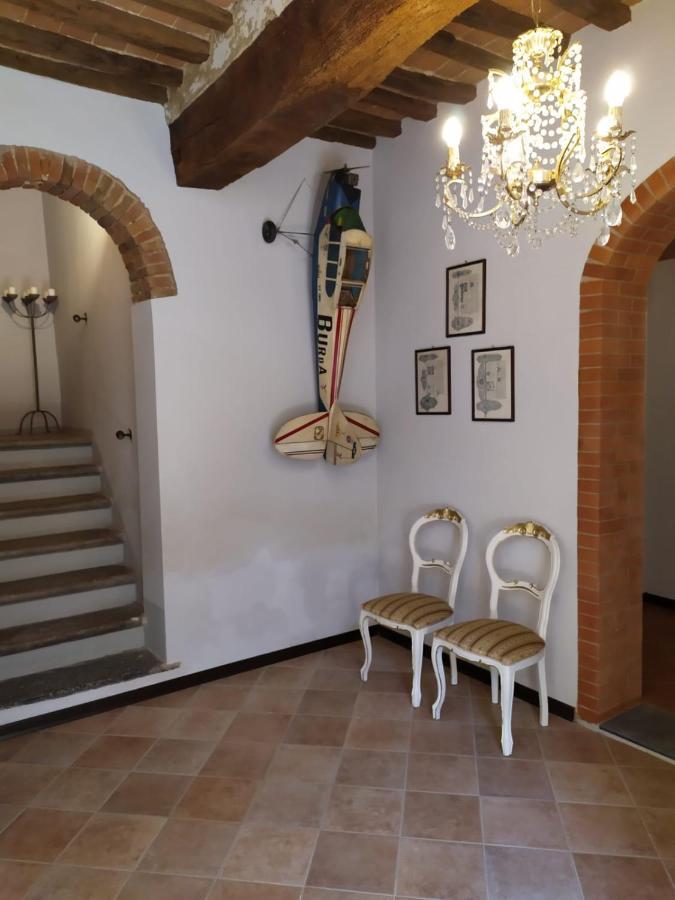 Villa Borgo Antico Lari Exterior foto