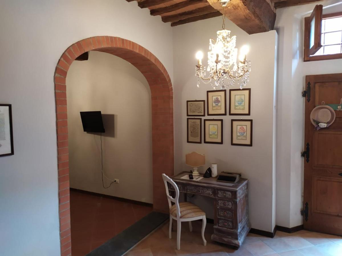 Villa Borgo Antico Lari Exterior foto