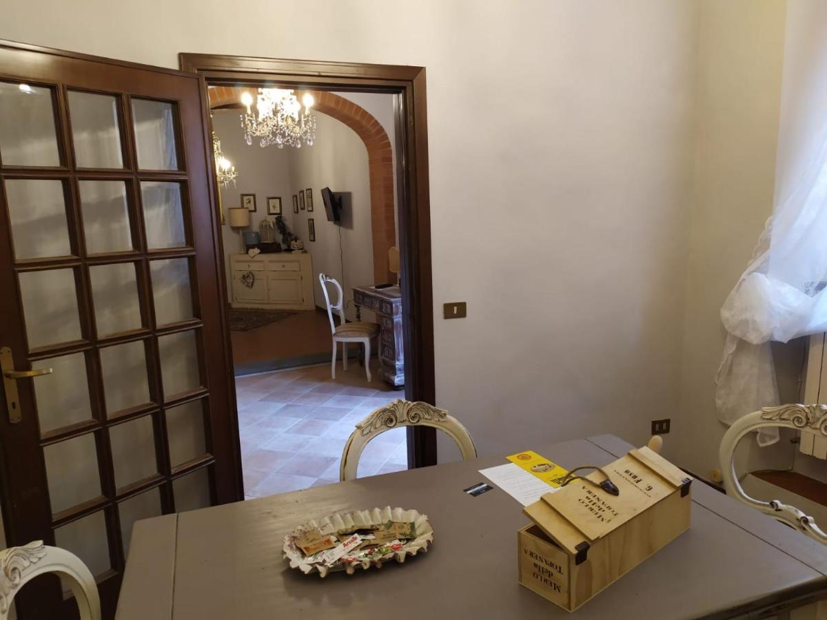 Villa Borgo Antico Lari Exterior foto